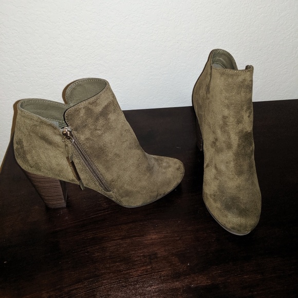 Shoes - Picture 3 of 4